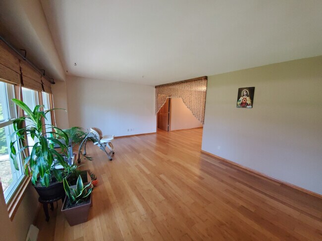 Foto del edificio - 2000 Elm Tree Rd