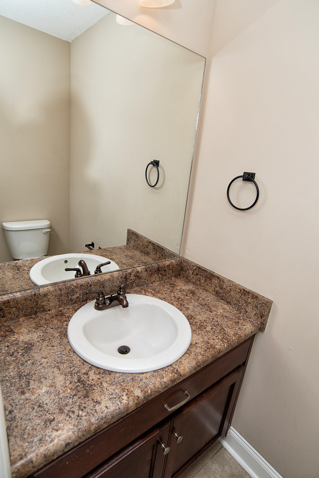 Foto del edificio - Priceville Townhomes