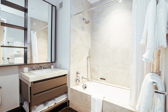 Foto del edificio - 888 E 66th St