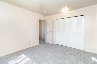 Building Photo - Mount Royal Townhomes