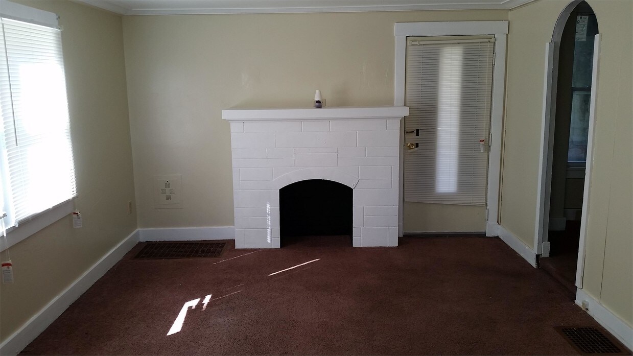 Primary Photo - 1122 Woodmont Ave