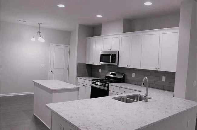 Building Photo - 5023 Garrett Ct