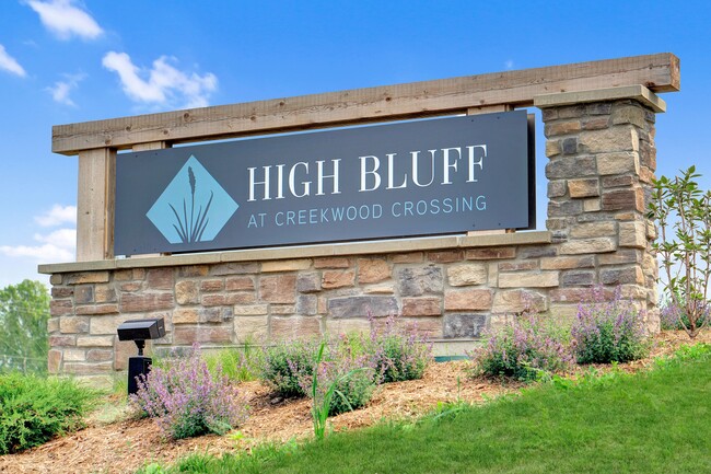 High Bluff at Creekwood Crossing | Apartamento de lujo en Menomonee Falls, Wisconsin - High Bluff at Creekwood Crossing