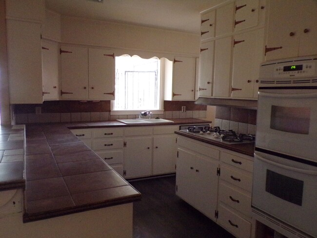 Kitchen - 128 E Yucca Ave