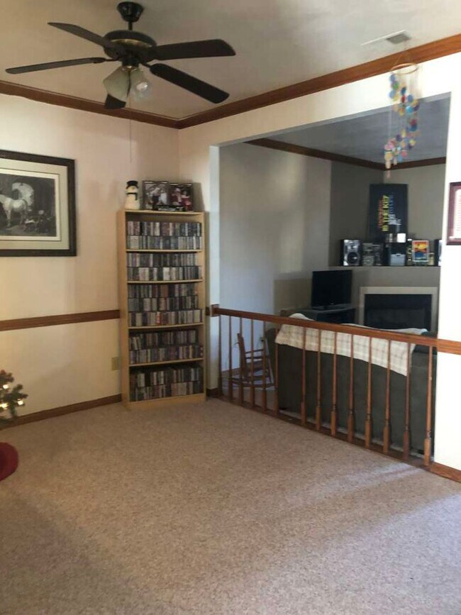 Building Photo - End Unit Townhome in Riverwalk