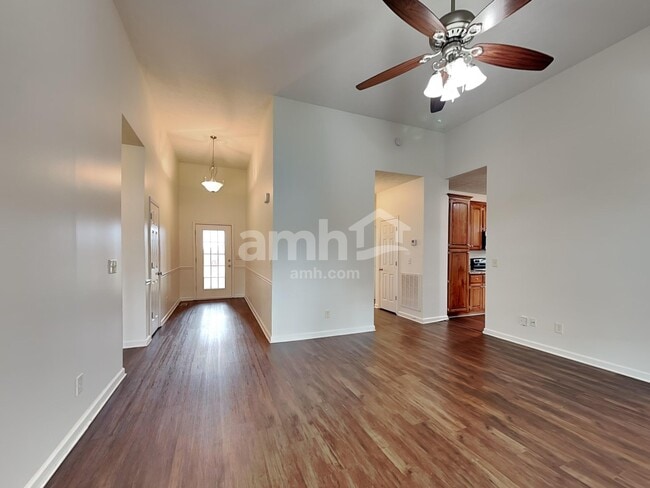 Building Photo - 177 Stanley Dr