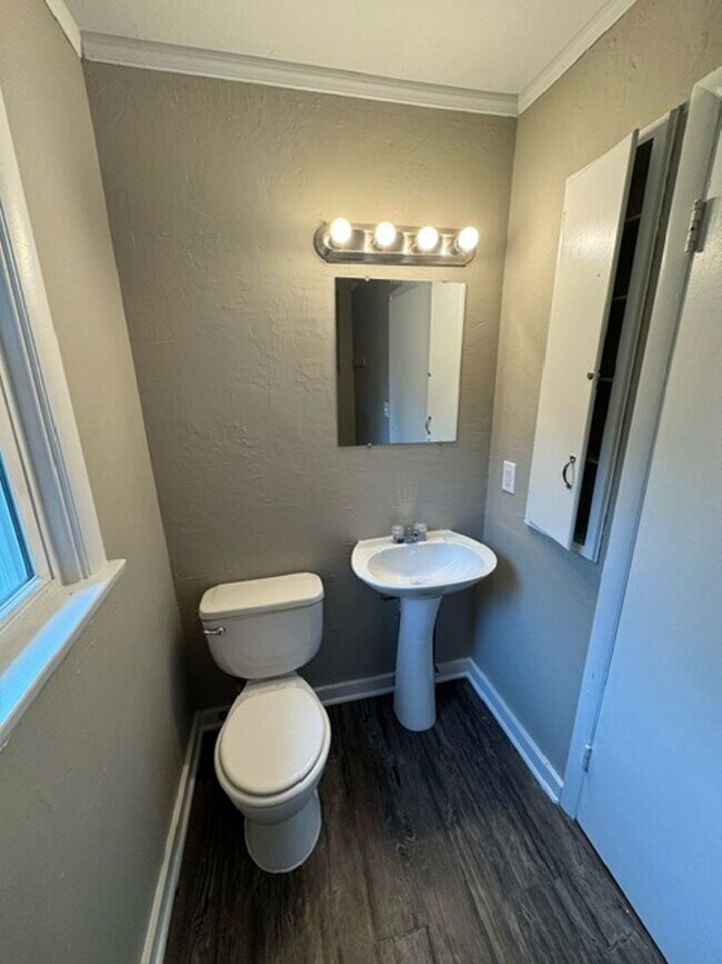 Foto del edificio - 212 Lexington Ct