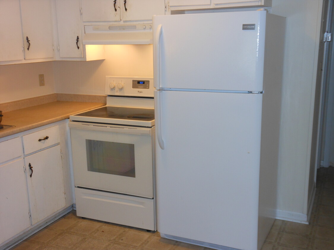 kitchen - 2104 Jefferson Park Ave