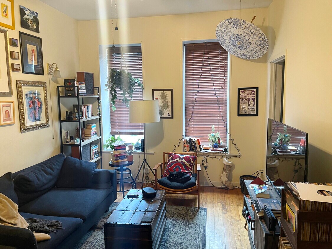 Foto principal - 1627 N Winchester Ave