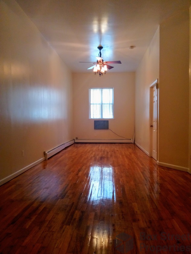 Primary Photo - 475 Hart St