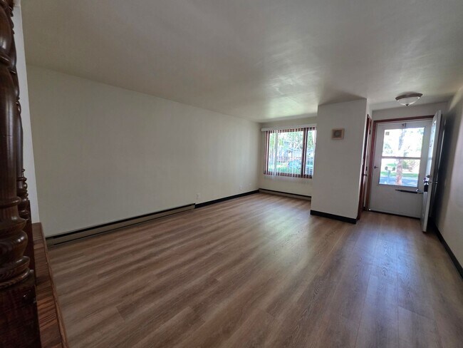 Foto del edificio - 1527-1529 Greendale St