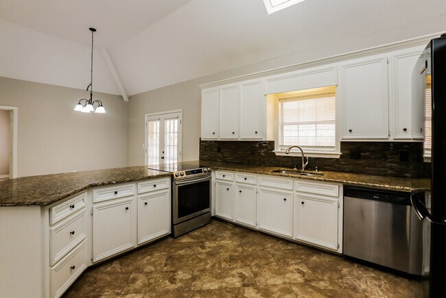 Building Photo - 206 Overland Ln