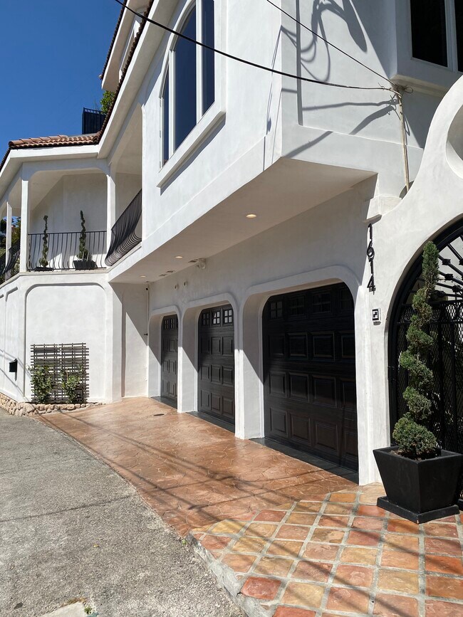 Foto del edificio - 1614 Viewmont Dr