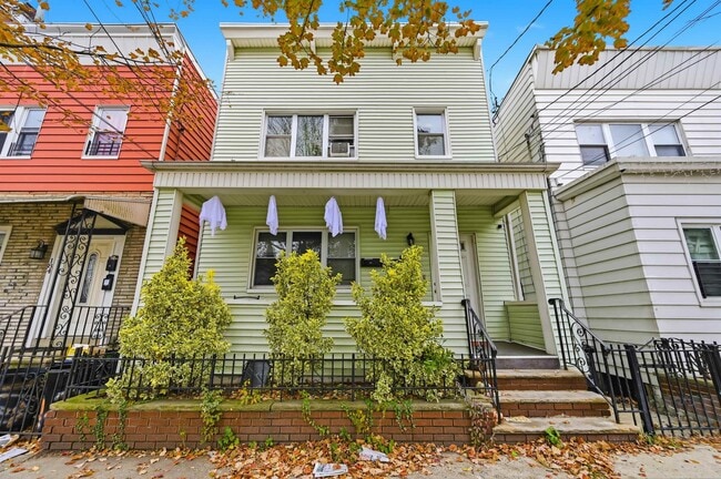 Building Photo - 182 Avenue F