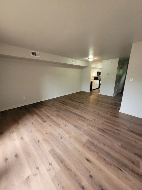 Building Photo - 89 W County St