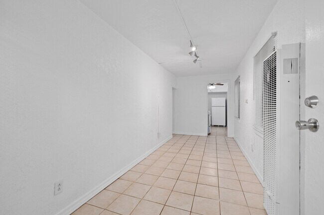 Foto del edificio - 1285 S Dunsmuir Ave
