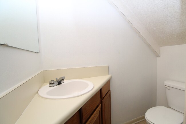 Foto del edificio - 2 bedroom 1.5 bathroom townhome in SE Pens...