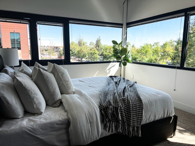 Building Photo - 2bd/2ba Newly Renovated Louisville Loft