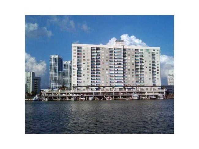 Foto del edificio - 6770 Indian Creek Dr
