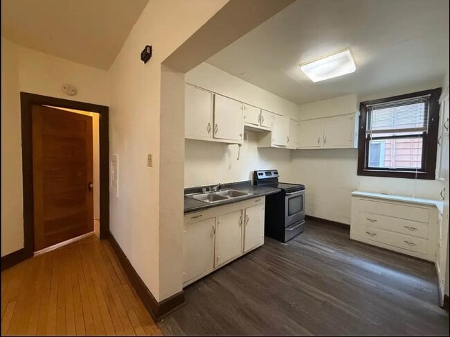 Building Photo - 3034 W State St