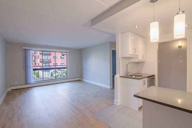 Building Photo - Les Appartements St Lambert