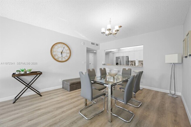 Foto del edificio - 19370 Collins Ave