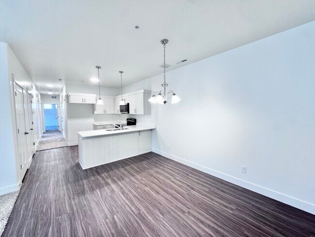 Building Photo - 4655 Alder Dr