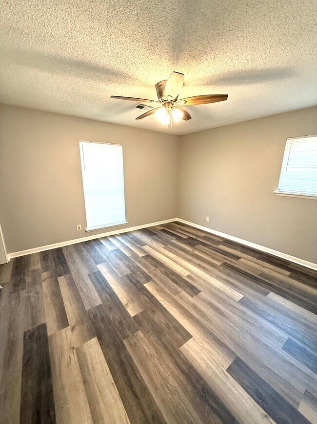 Foto del edificio - ** 3 bed 1 bath located in Chisolm ** Call...