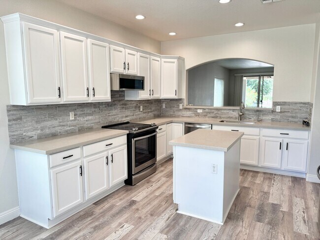 Foto del edificio - Pristine Single Level 3 Bedroom Home In The Sought After Gated Lagos Vistoso Community in Chandler!