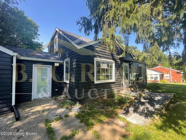 Building Photo - 9718 Old 6 Mile Ln