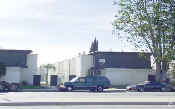 Foto del edificio - 1651 E Imperial Hwy