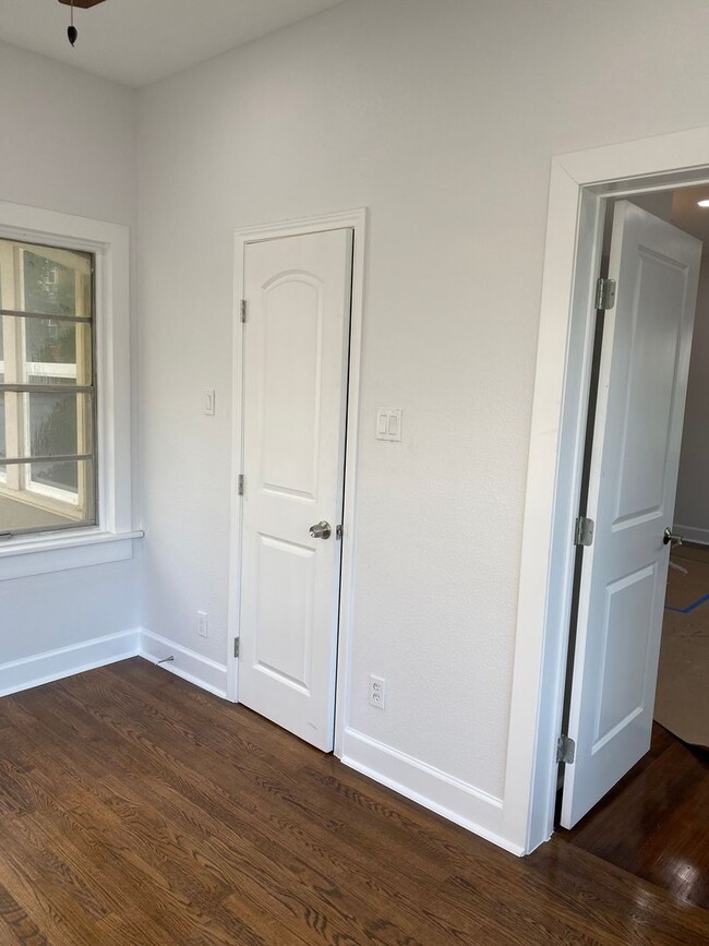 Building Photo - UT PRE-LEASE: 4 bed / 2 bath FULL REMODEL!...