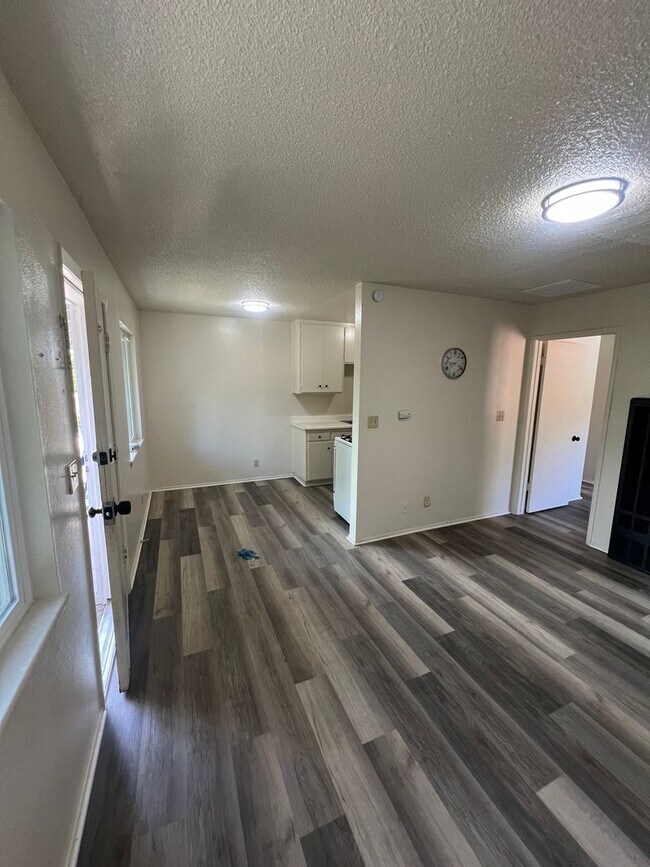 Foto del edificio - Oroville one bed one bath duplex for rent.
