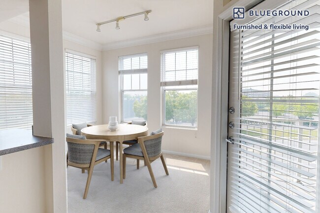 Foto del edificio - 1299 Corporate Dr