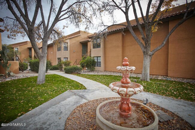 Foto del edificio - 6651 N Campbell Ave