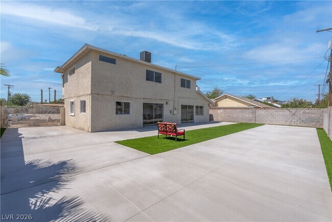 Foto del edificio - 2298 Golden Arrow Dr