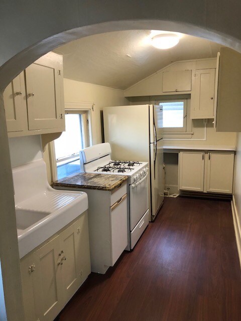 Building Photo - 2227 Dorr St