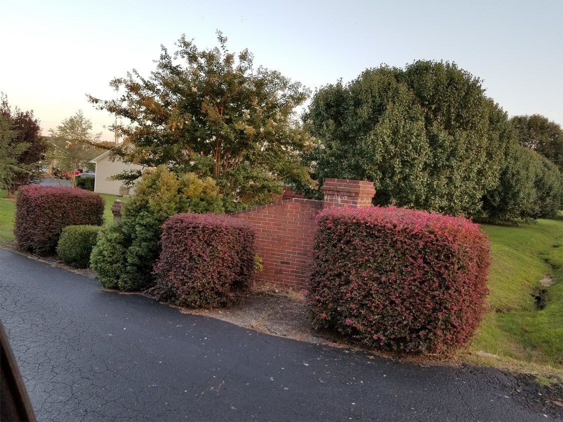 Primary Photo - 595 Egg Hill Rd