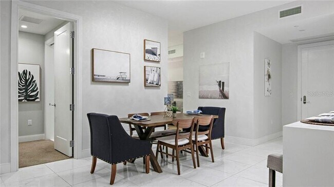Foto del edificio - Stunning Furnished One St. Pete Rental