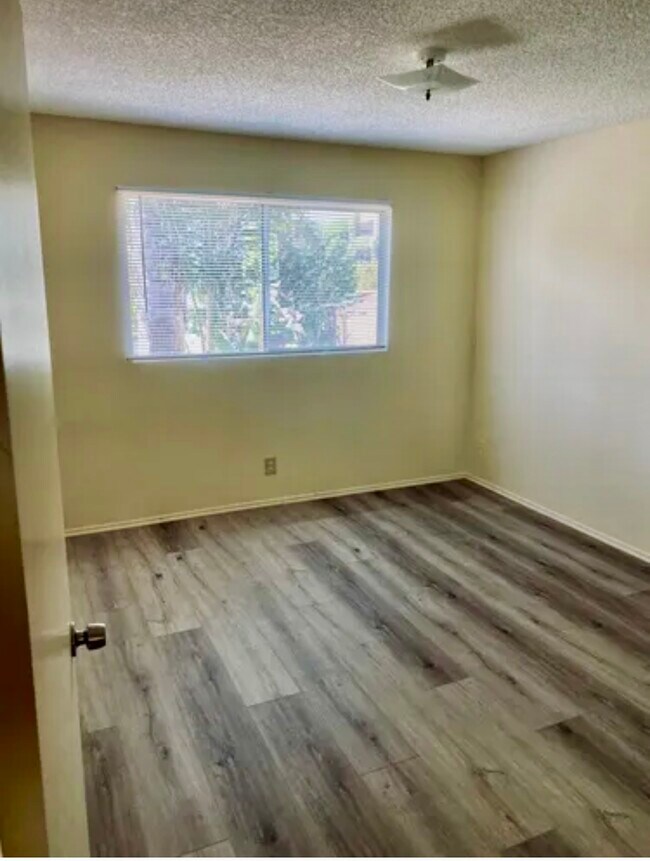 Foto del edificio - 5716 Waring Ave