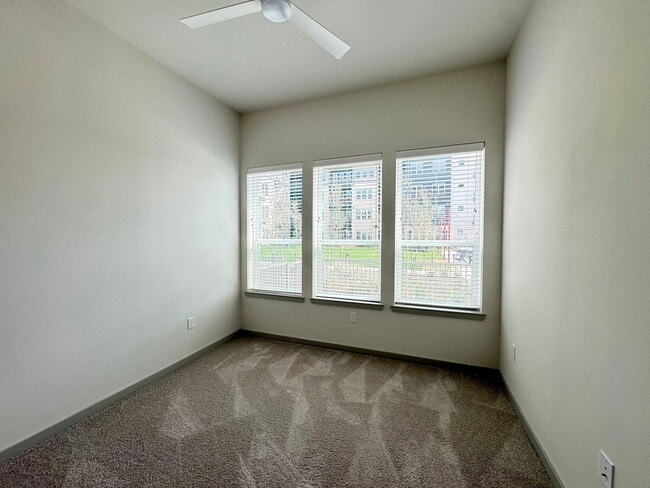 Building Photo - 4700 Lakeside Holw St