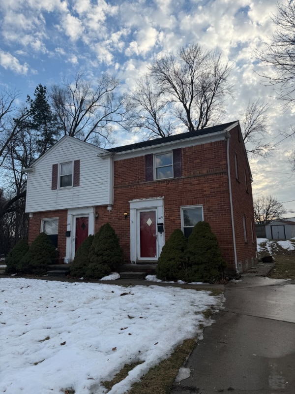 Building Photo - 400 Parkview Dr