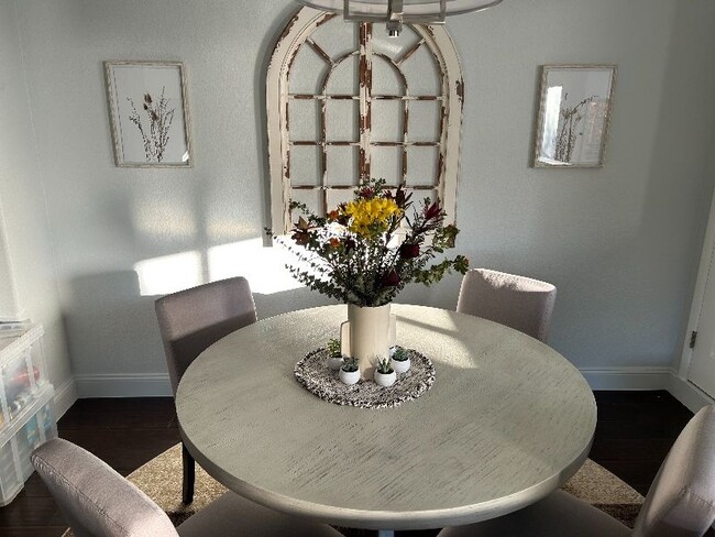 Dining room. - 7712 Himalayas Ave