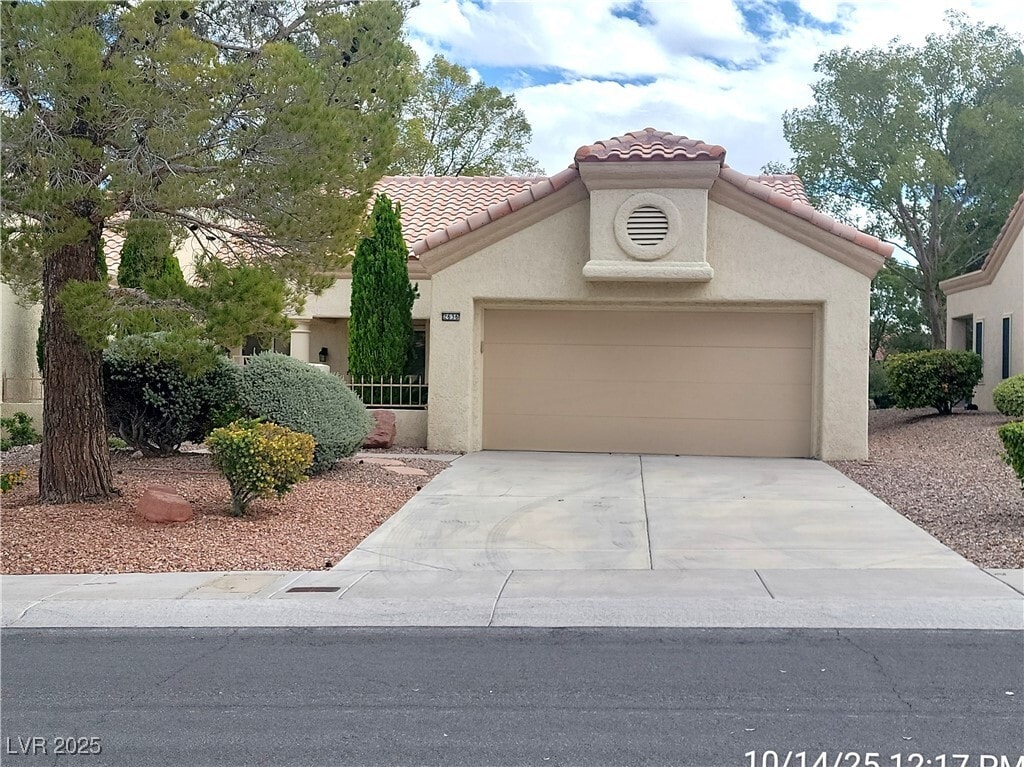 Foto principal - 2636 Highvale Dr
