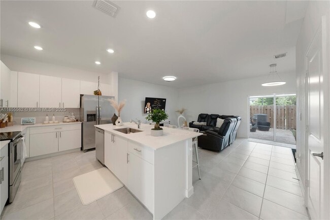Building Photo - 26431 SW 148th Ave
