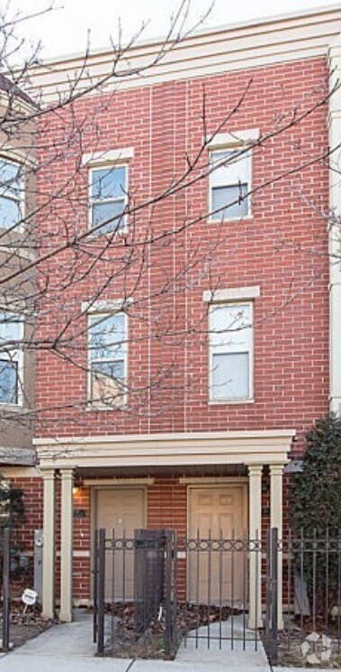 Building Photo - 719 W Evergreen Ave