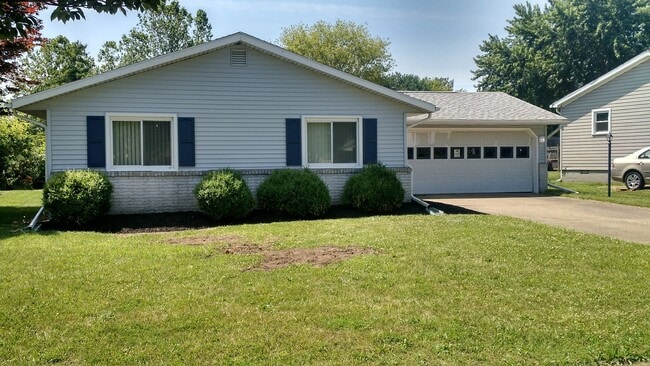 Building Photo - 2070 Heritage Dr