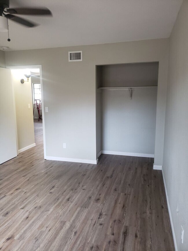 Foto del edificio - Renovated 2 bed / 1 bath with washer/dryer...