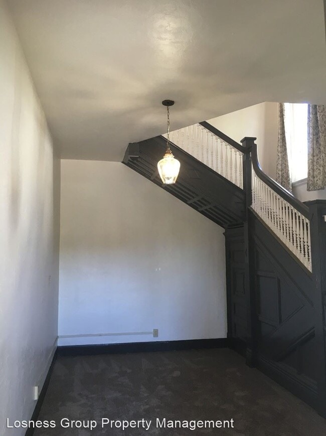 Building Photo - 415 N 5th St