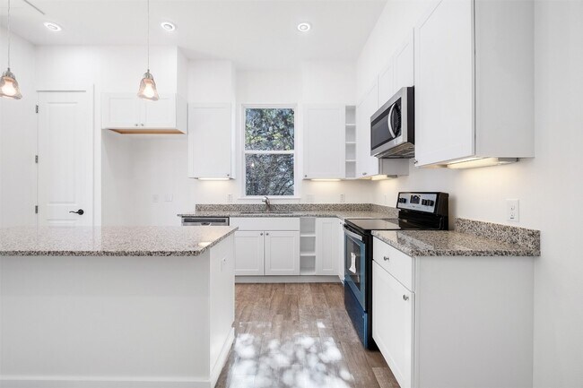 Building Photo - 255 Lourdes Ct